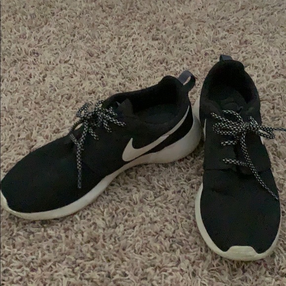 Nike Roushe - Picture 2 of 4